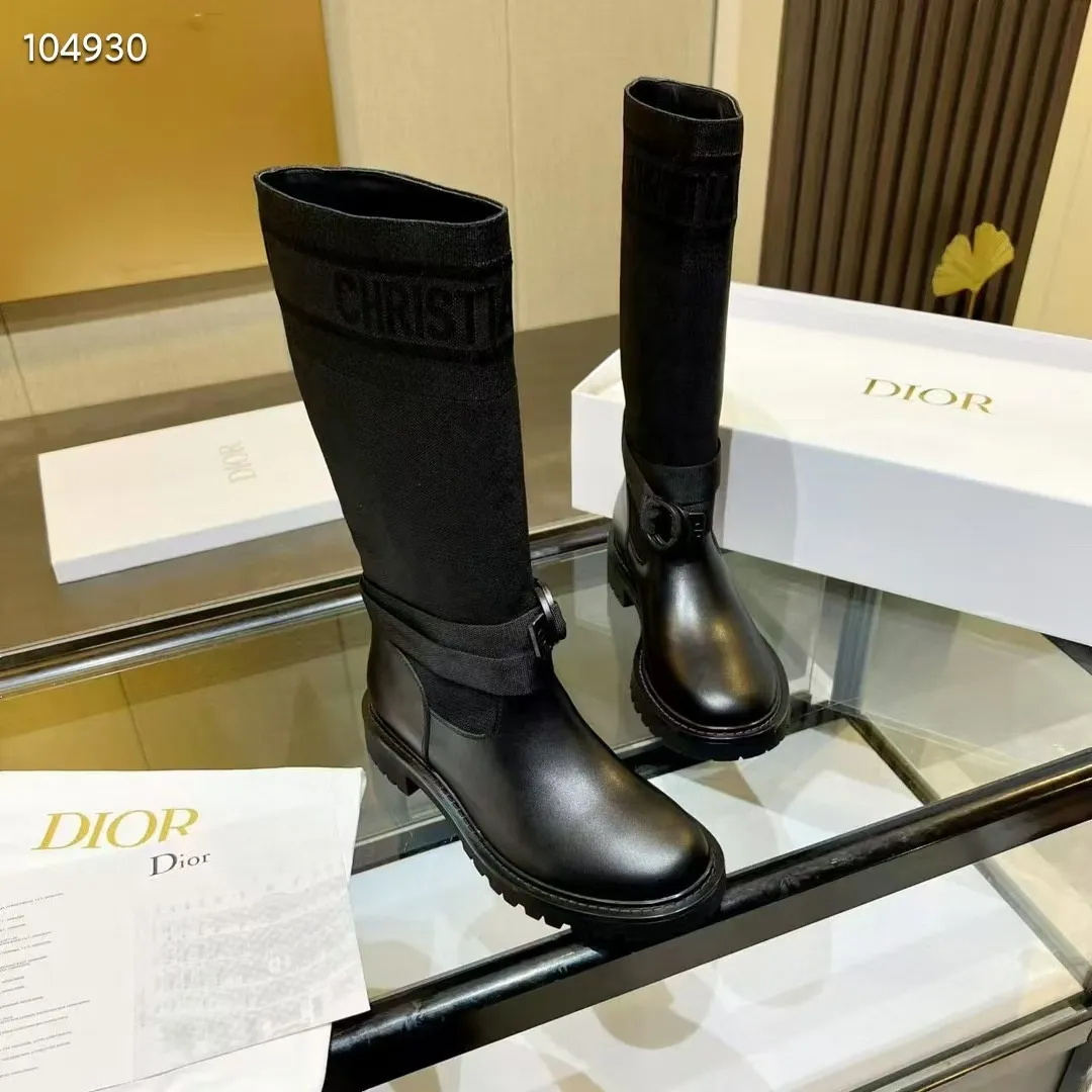 👟👟Ex-factory price 560👟👟 Dior color-blocking new boots for autumn and winter, the latest electric embroidery color-blocking letter logo for autumn and winter, round-toe high-top knight boots for women, Material: first-layer cowhide stitched with electric embroidery fabric, sheepskin lining for feet, original molded TPU outsole Size: 35-40 yards